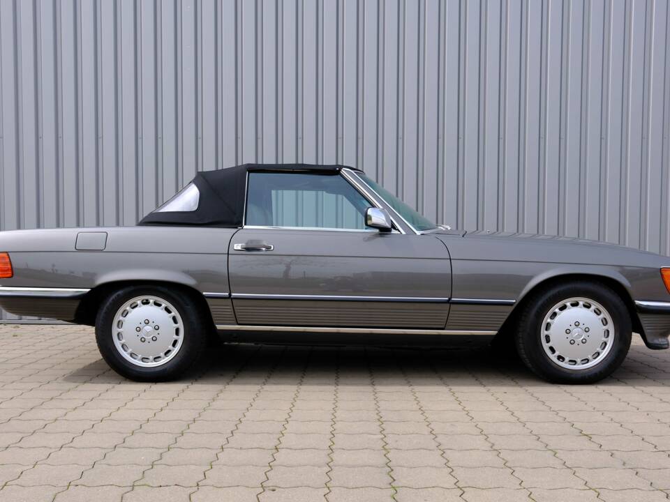 Image 3/97 de Mercedes-Benz 560 SL (1987)