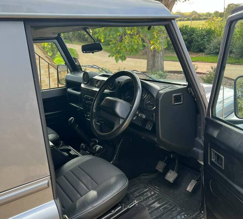 Image 50/50 of Land Rover Defender 90 (2011)