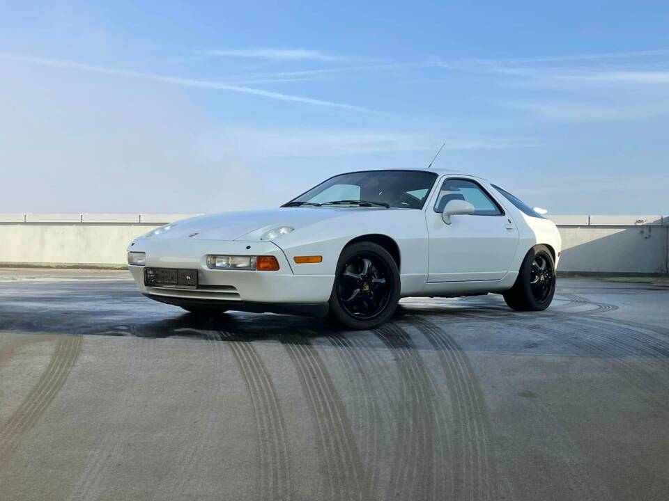 Image 2/15 de Porsche 928 GTS (1995)