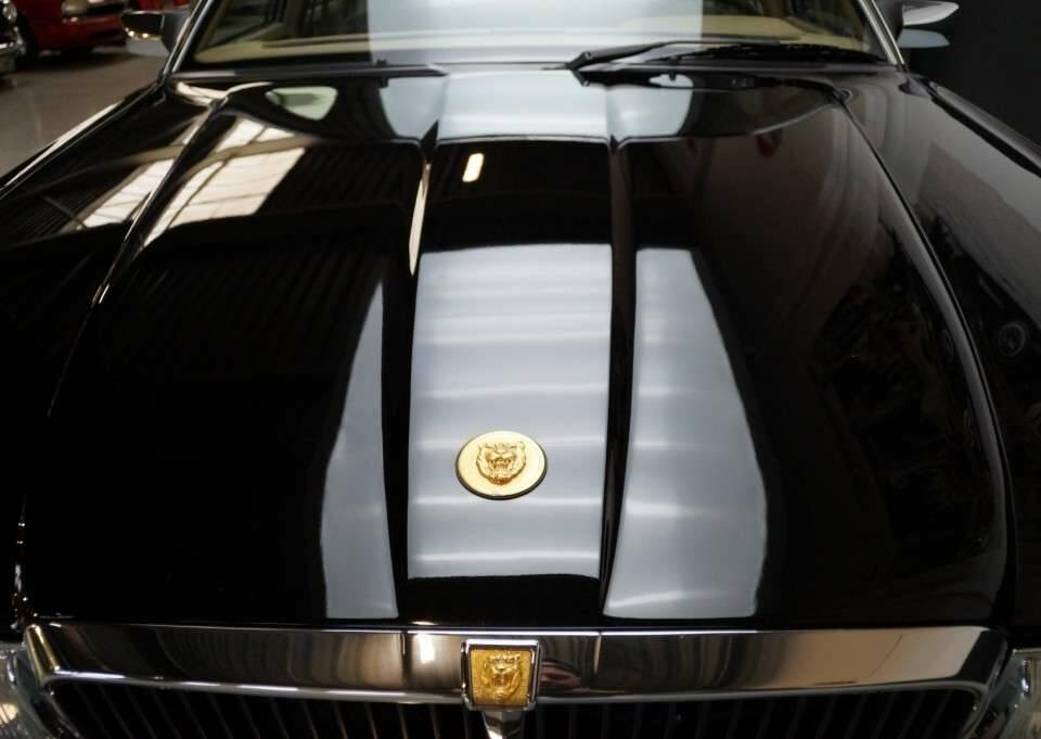 Image 25/47 of Jaguar XJ12 6.0 (1994)