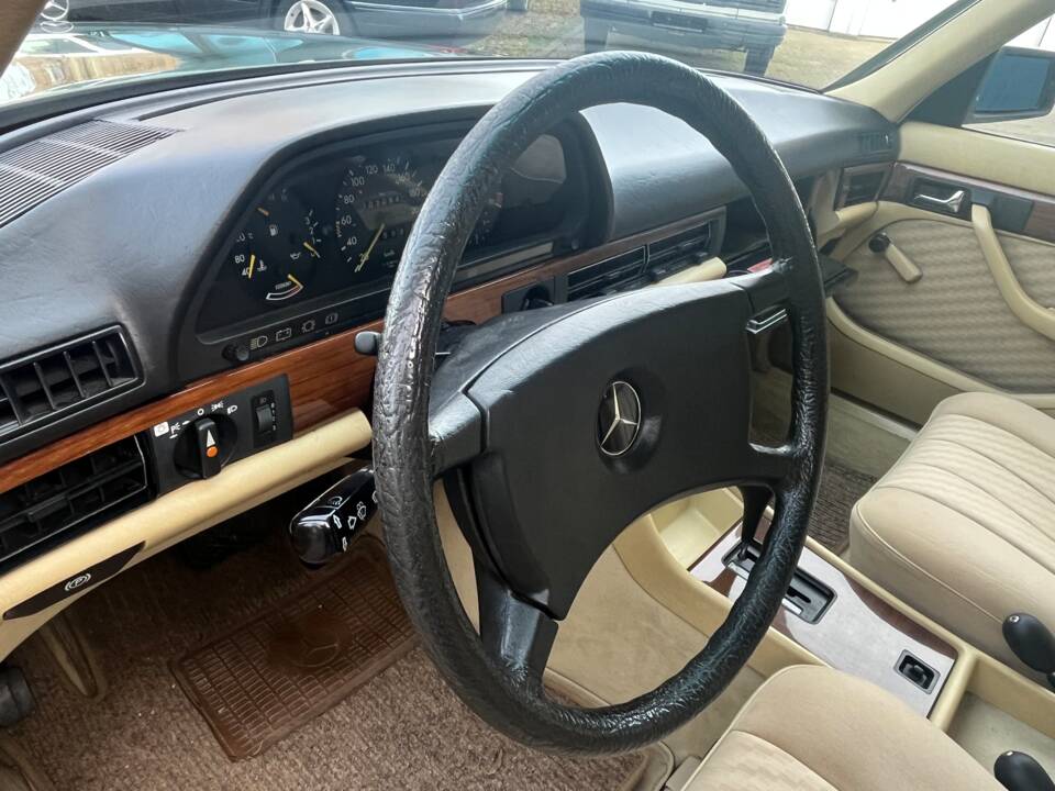 Bild 17/24 von Mercedes-Benz 280 SE (1982)