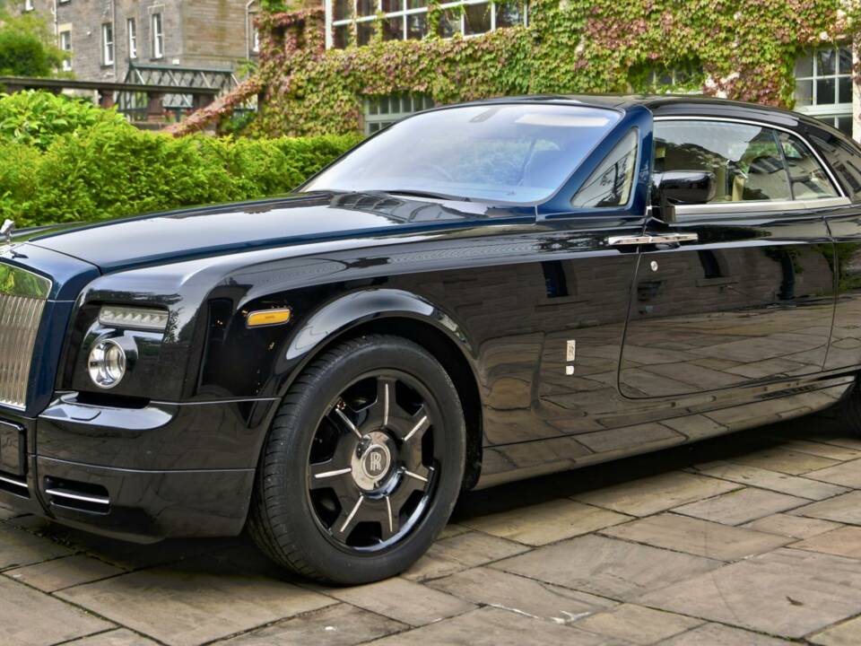 Immagine 2/50 di Rolls-Royce Phantom Coupé (2010)