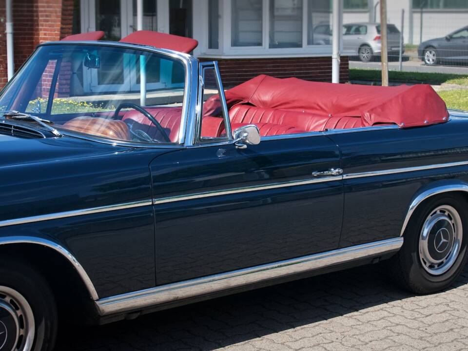 Image 2/39 of Mercedes-Benz 300 SE (1962)