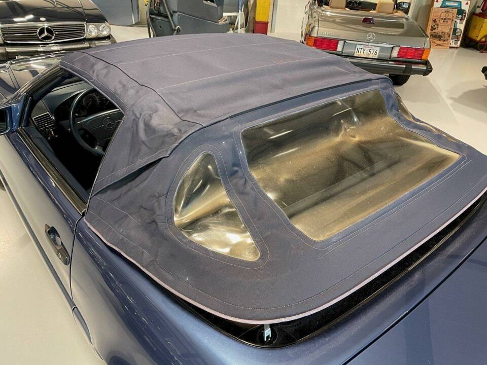 Image 16/36 of Mercedes-Benz 500 SL (1992)