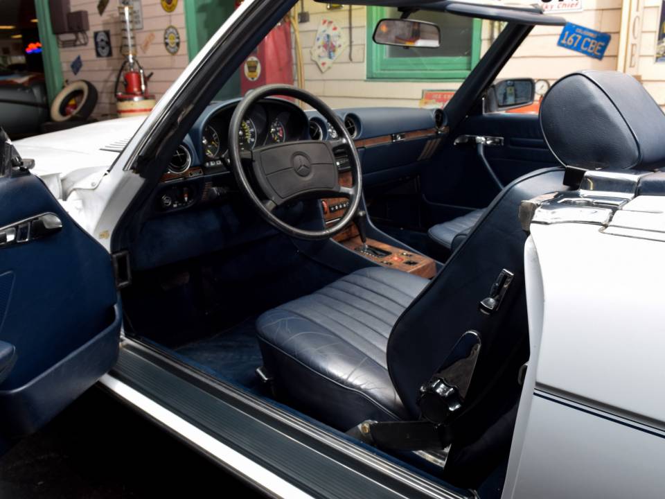 Immagine 16/32 di Mercedes-Benz 560 SL (1987)