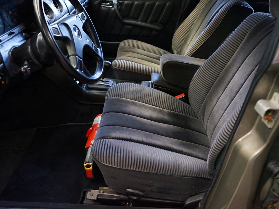 Image 26/36 de Mercedes-Benz 280 E (1982)