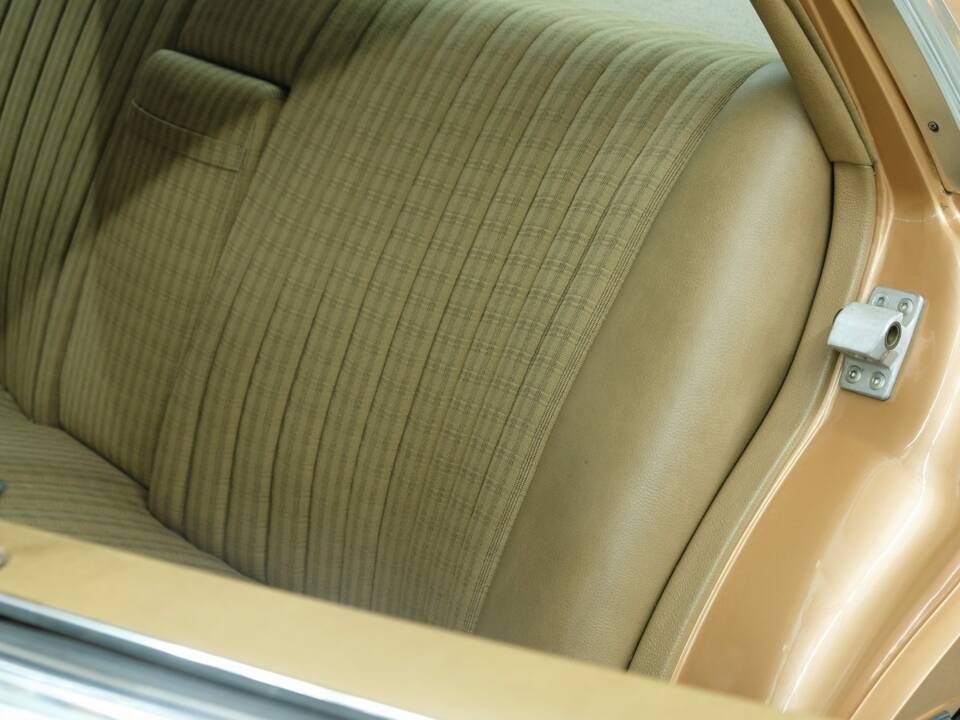 Image 26/50 de Mercedes-Benz 350 SE (1973)
