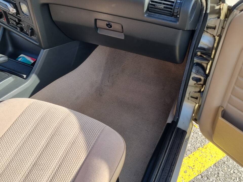 Immagine 12/21 di BMW 318i (1989)