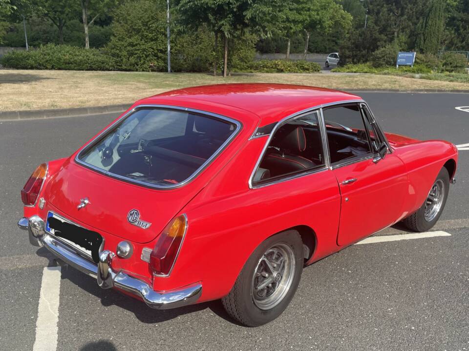 Image 4/13 de MG MGB GT (1976)