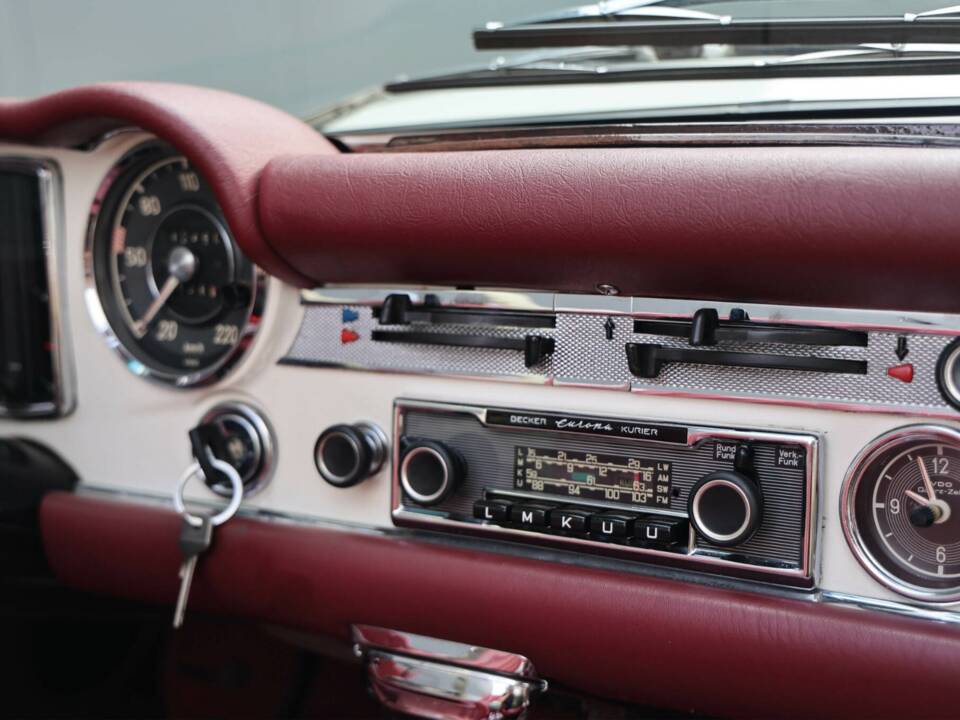 Image 13/14 of Mercedes-Benz 280 SL (1969)