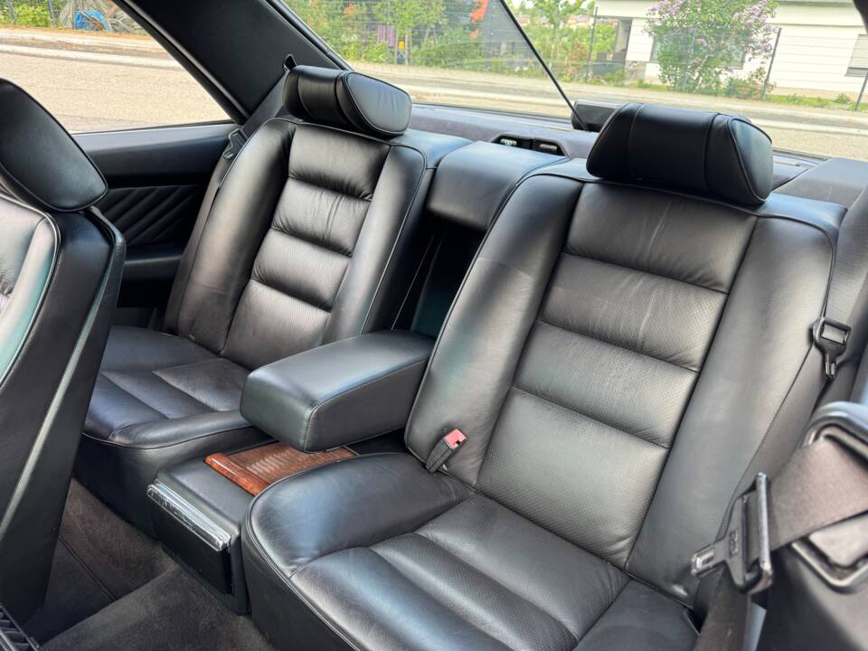 Image 21/26 of Mercedes-Benz 560 SEC (1990)