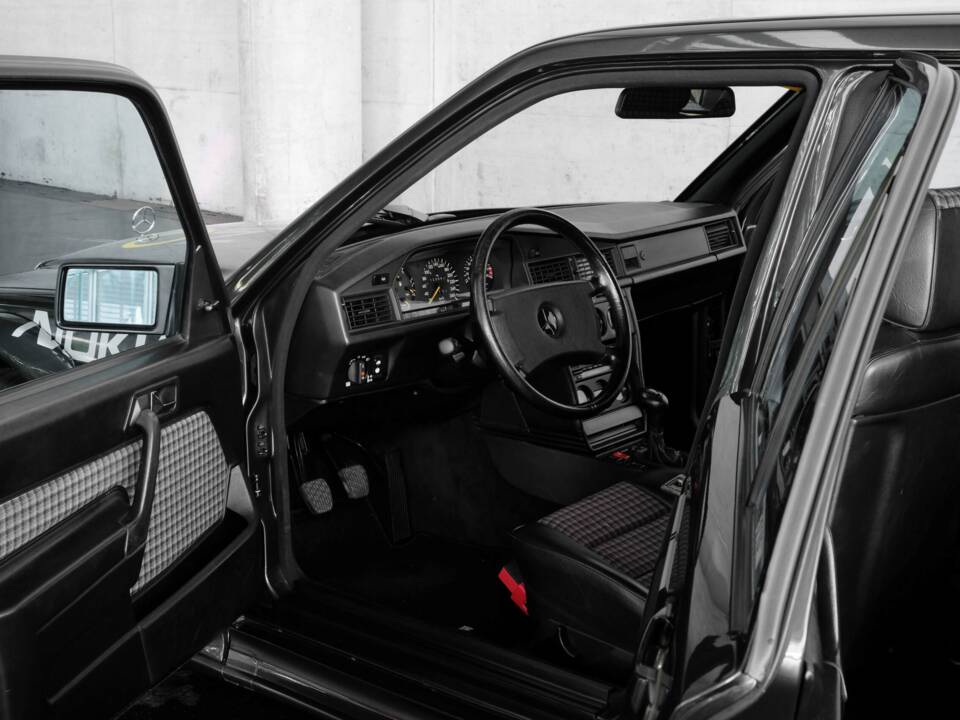 Imagen 36/50 de Mercedes-Benz 190 E 2.5-16 Evolution II (1990)