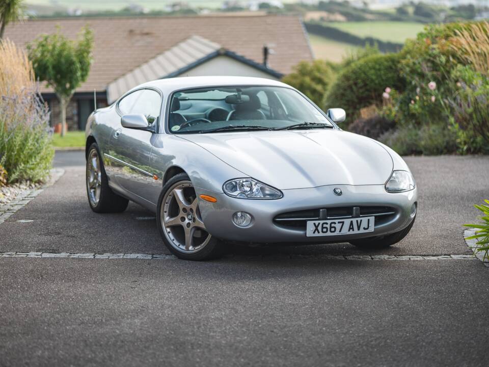 Imagen 41/50 de Jaguar XK8 4.0 (2000)