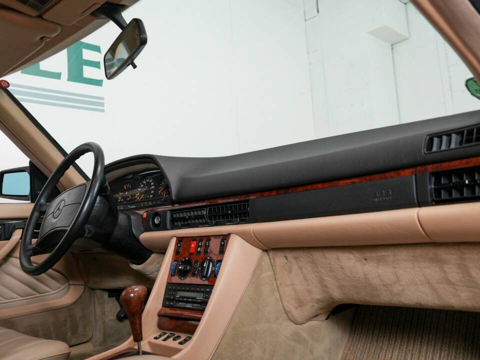 Image 13/41 of Mercedes-Benz 560 SEC (1990)