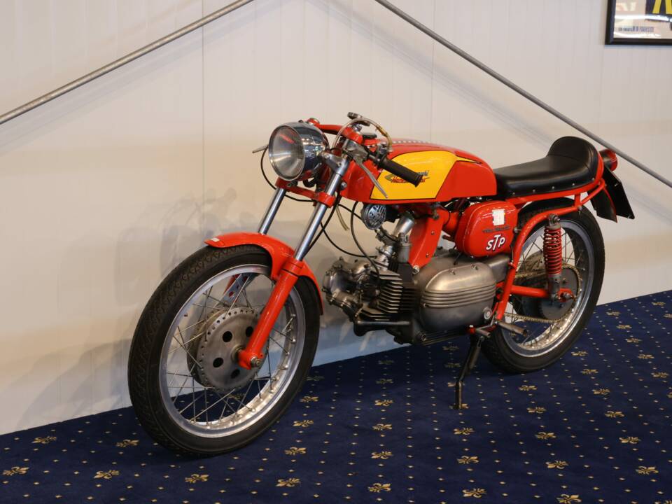 Image 18/27 of Aermacchi Ala Verde (1962)