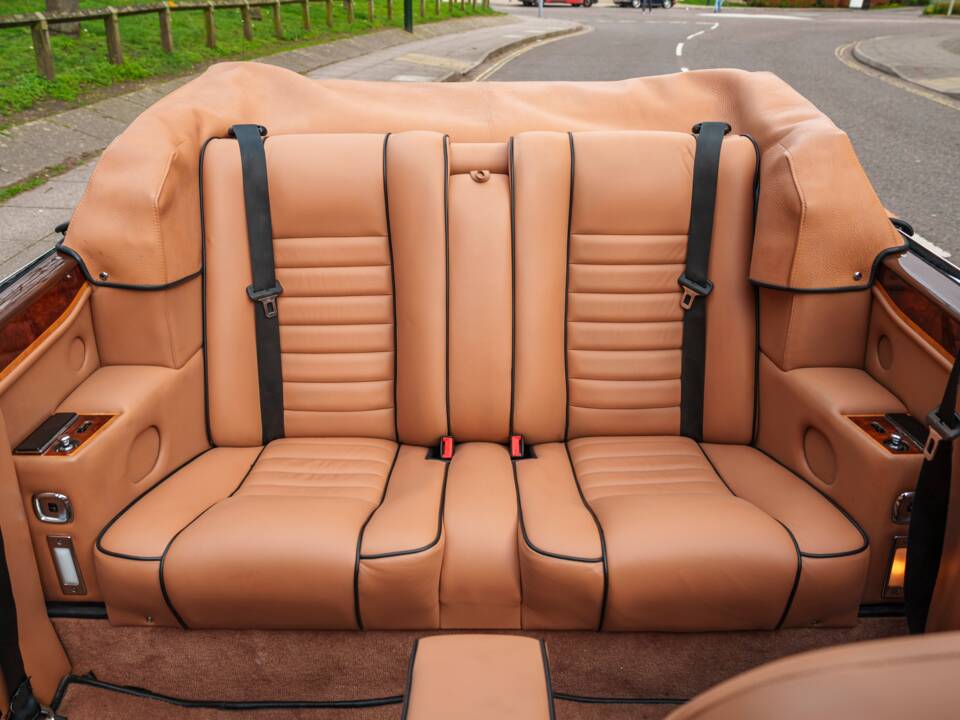 Image 26/29 of Rolls-Royce Corniche IV (1993)