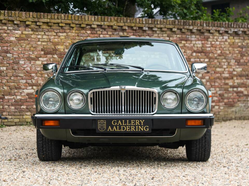 Image 5/50 of Jaguar XJ 6 4.2 (1985)