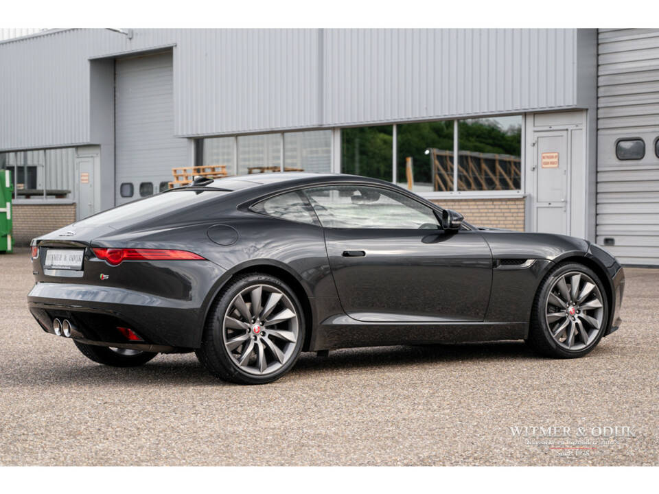 Bild 18/29 von Jaguar F-Type S (2015)