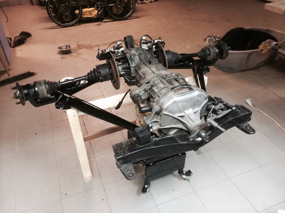 Image 24/30 of Alfa Romeo 75 3.0 V6 QV (1991)