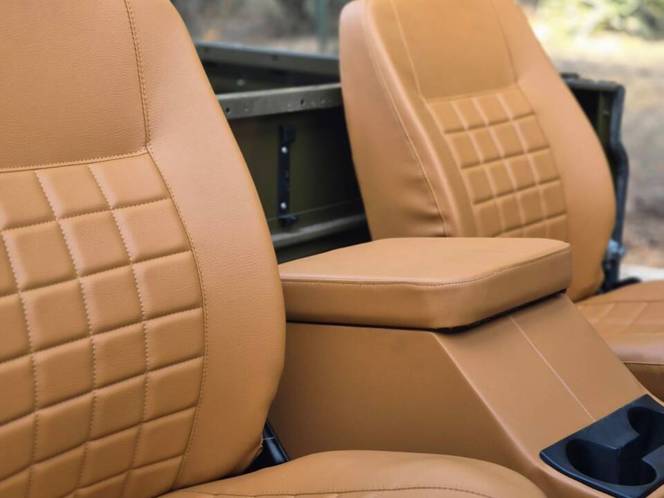 Image 15/25 of Land Rover 90 (1986)