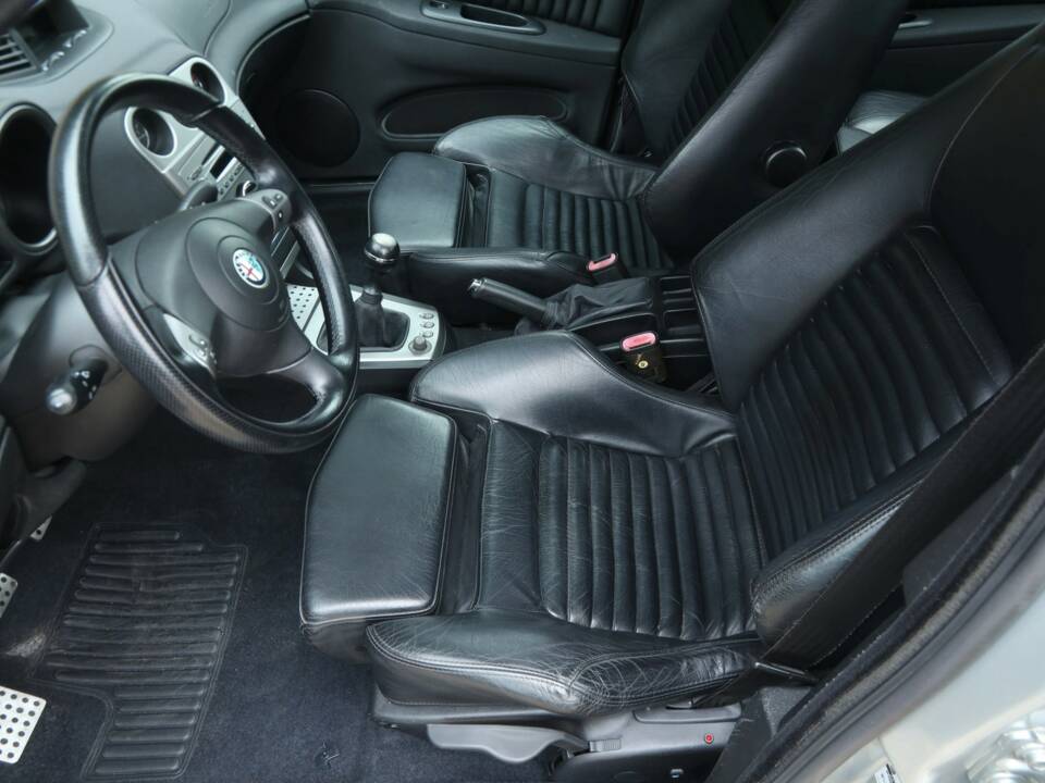 Afbeelding 42/50 van Alfa Romeo 156 3.2 V6 GTA (2004)