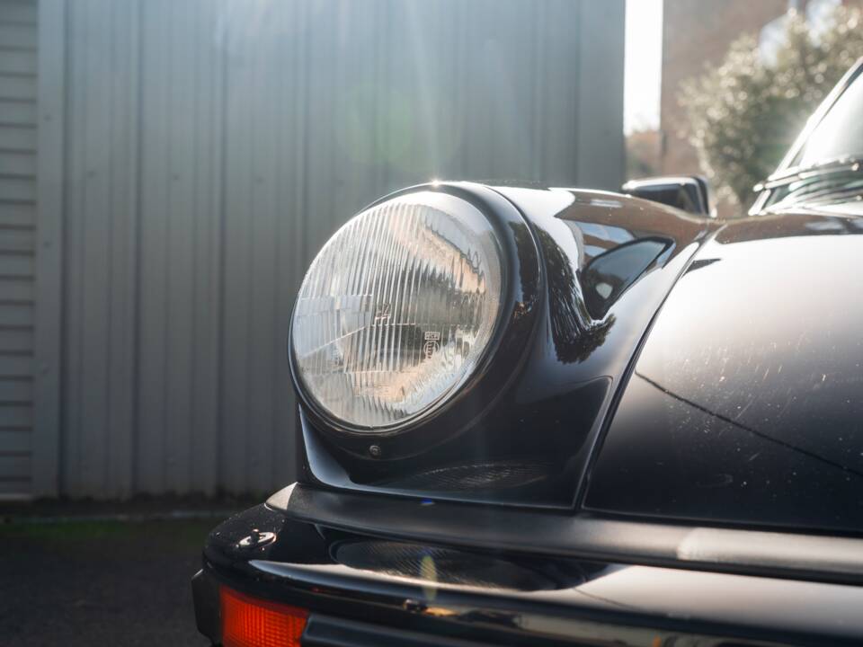 Imagen 46/60 de Porsche 911 Carrera 3.2 (WTL) (1988)