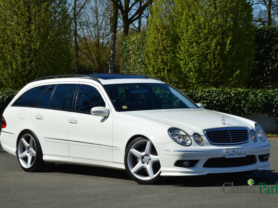 Image 7/50 of Mercedes-Benz E 500 T (2004)