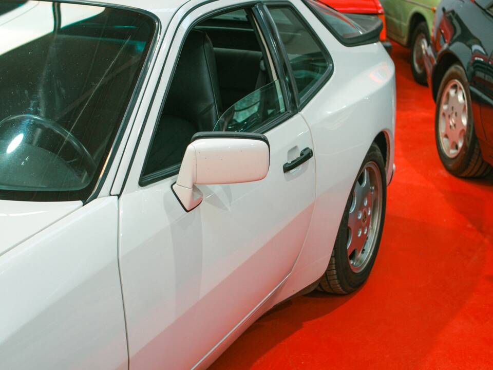Image 18/45 of Porsche 944 S2 (1989)