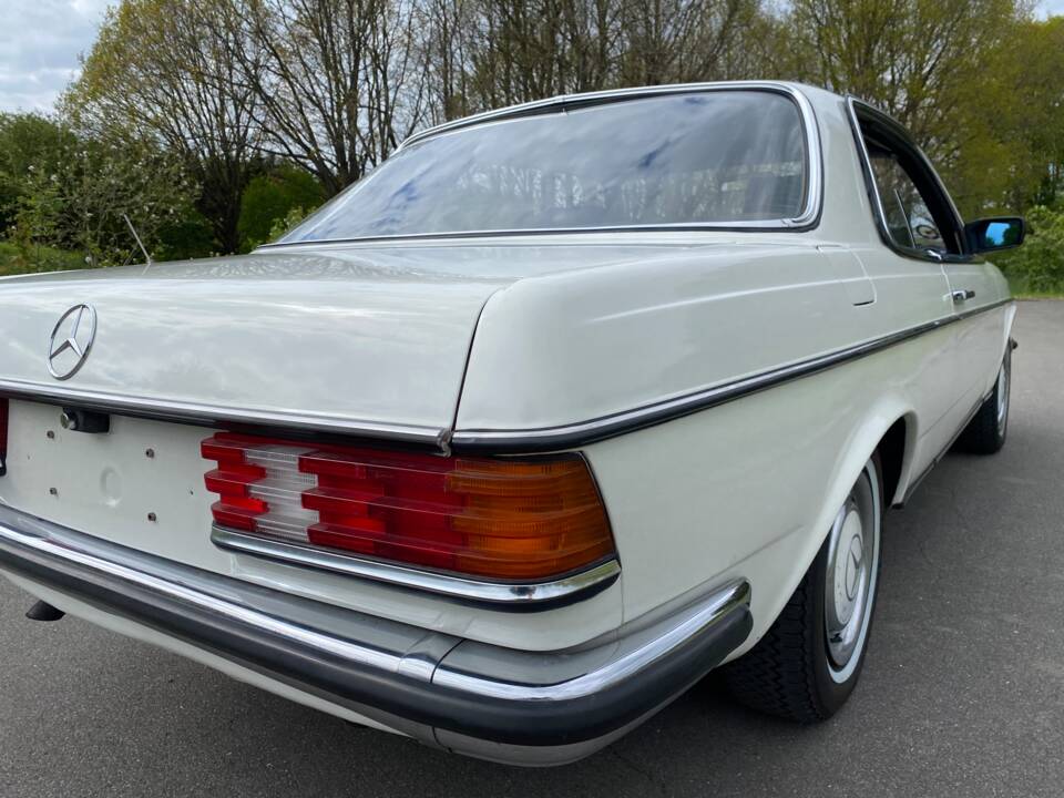 Image 23/49 of Mercedes-Benz 230 C (1980)
