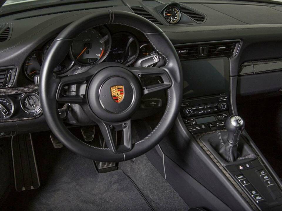 Image 21/25 de Porsche 911 GT3 Touring (2018)