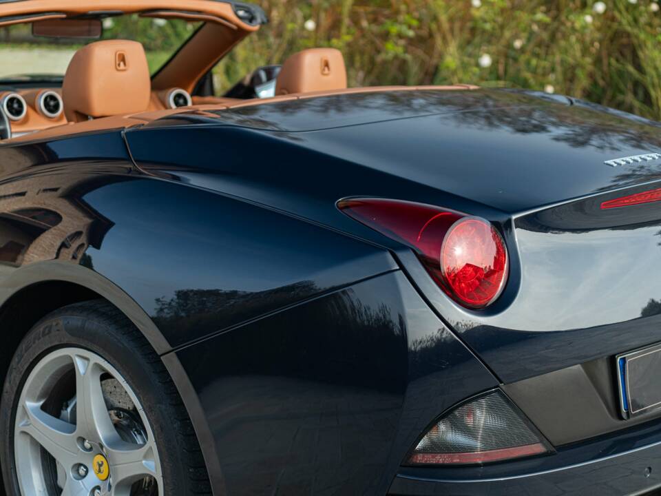 Bild 29/50 von Ferrari California (2010)