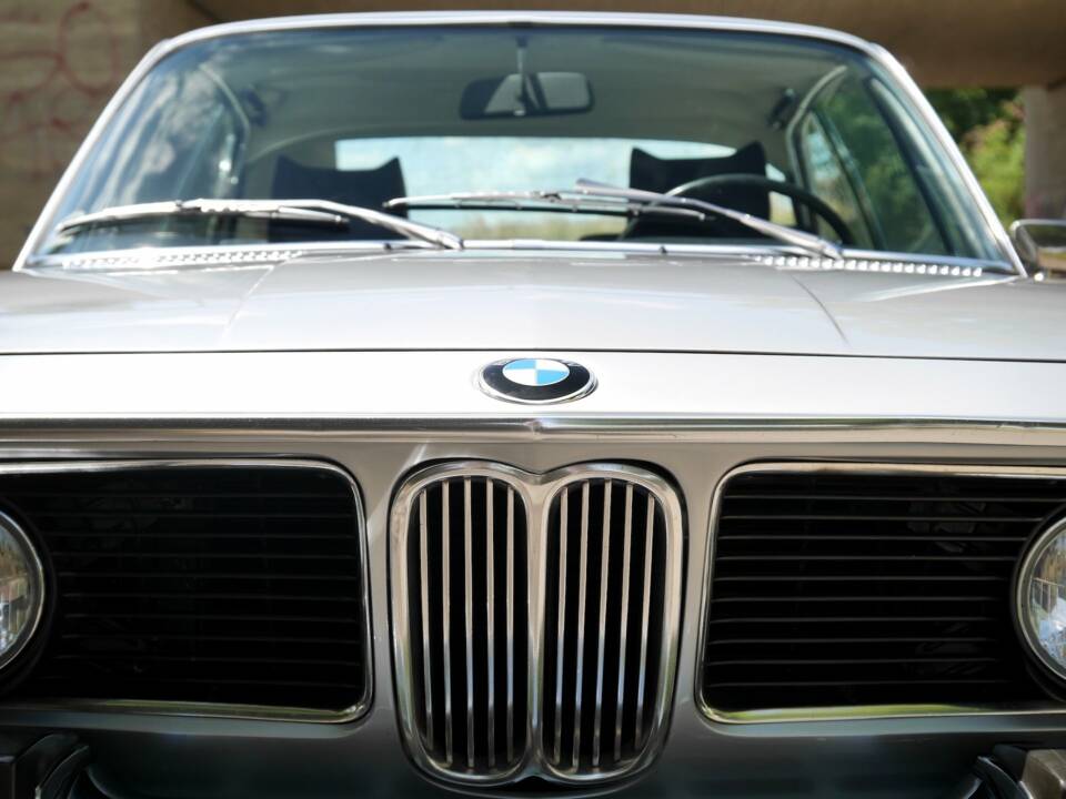 Bild 21/26 von BMW 3.0 CSi (1900)