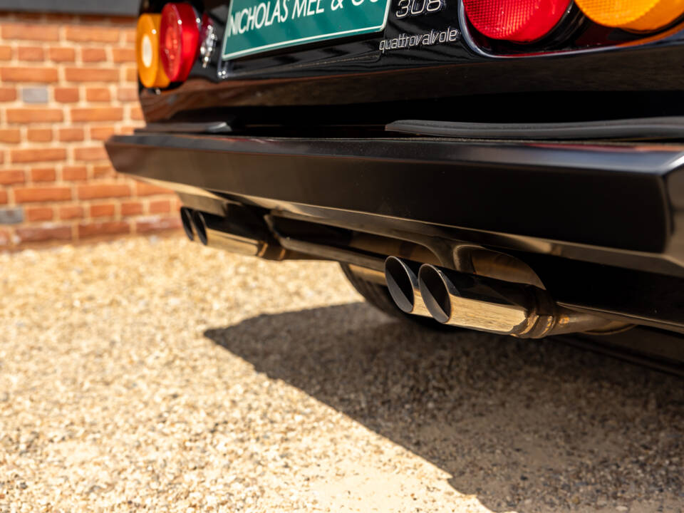 Image 52/80 of Ferrari 308 GTSi Quattrovalvole (1985)