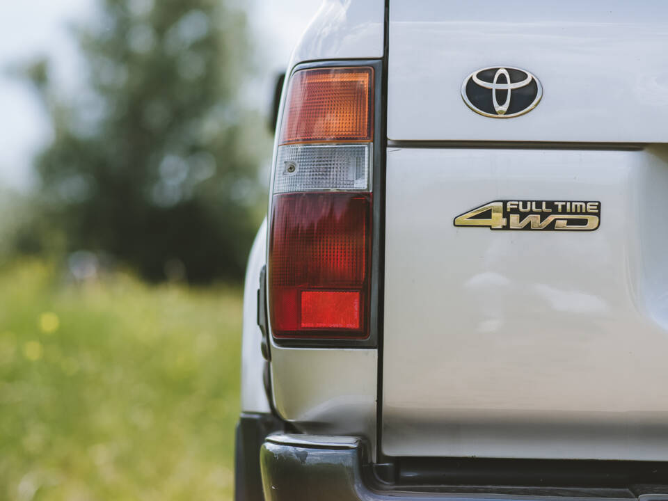 Image 15/37 de Toyota Land Cruiser FJ80 (1991)