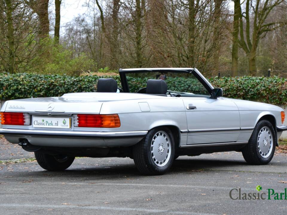 Image 17/50 of Mercedes-Benz 300 SL (1986)