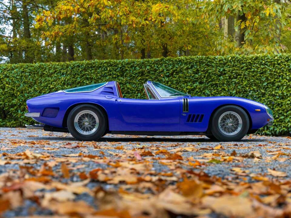 Image 7/12 of Bizzarrini GT Strada 5300 (1967)