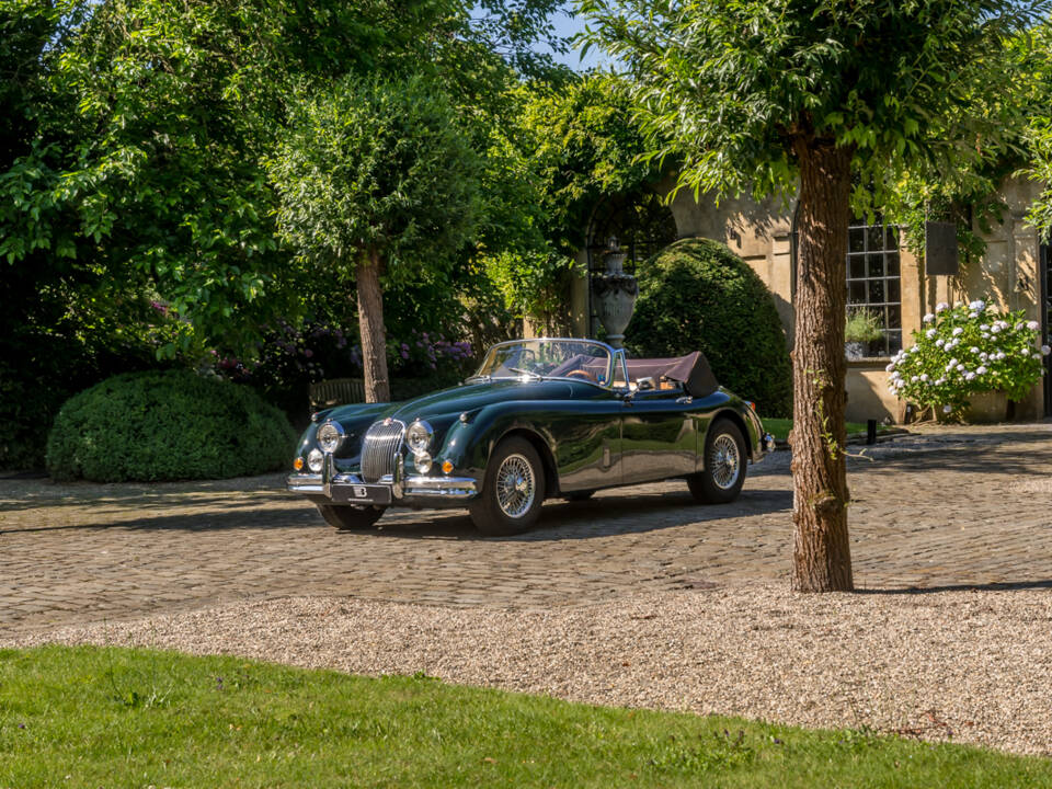 Image 13/37 of Jaguar XK 150 3.8 S OTS (1959)