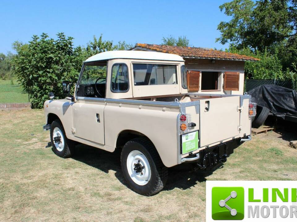 Image 6/10 of Land Rover 88 (1978)