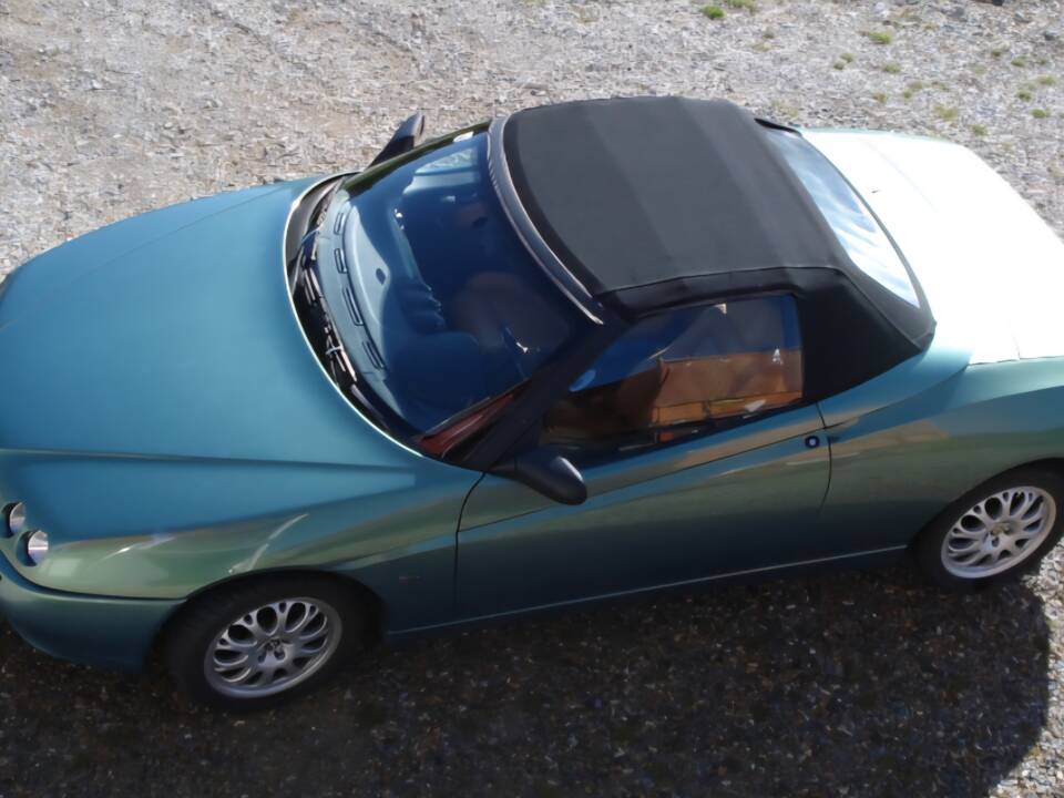Immagine 6/8 di Alfa Romeo Spider 2.0 Twin Spark (2000)