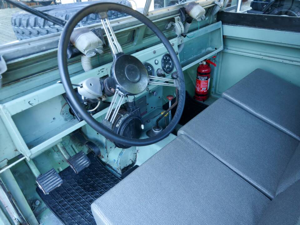 Image 3/50 of Land Rover 88 (1965)