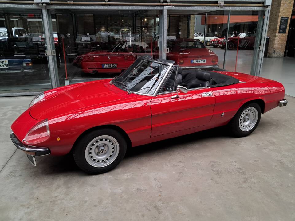 Image 34/38 of Alfa Romeo 2000 Spider Veloce (1978)