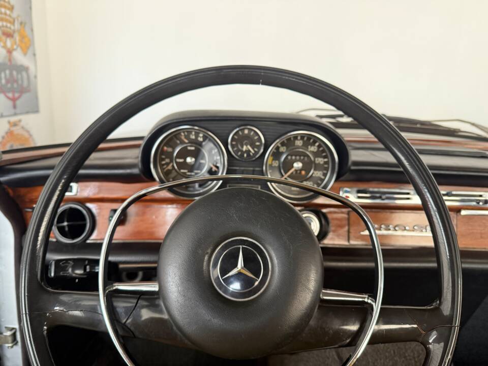 Immagine 24/27 di Mercedes-Benz 280 SE (1971)