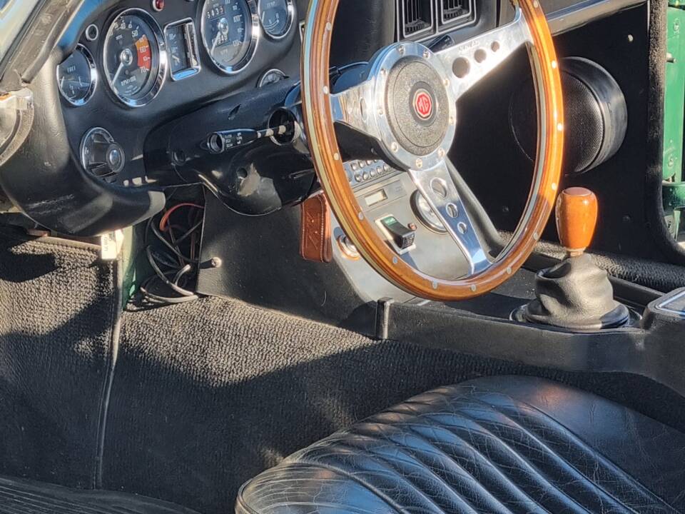 Bild 13/17 von MG MGB (1973)