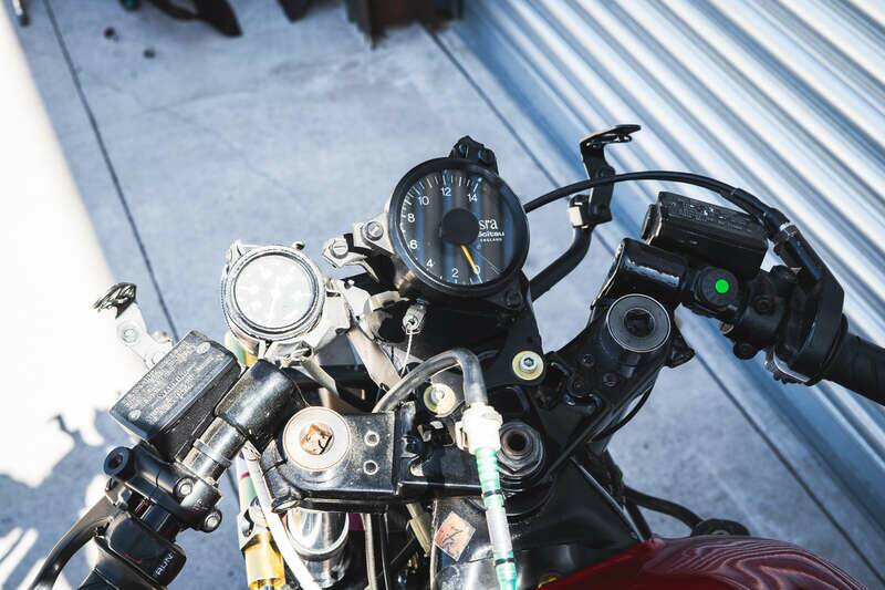 Image 21/50 of Kawasaki GPX 750R (1987)