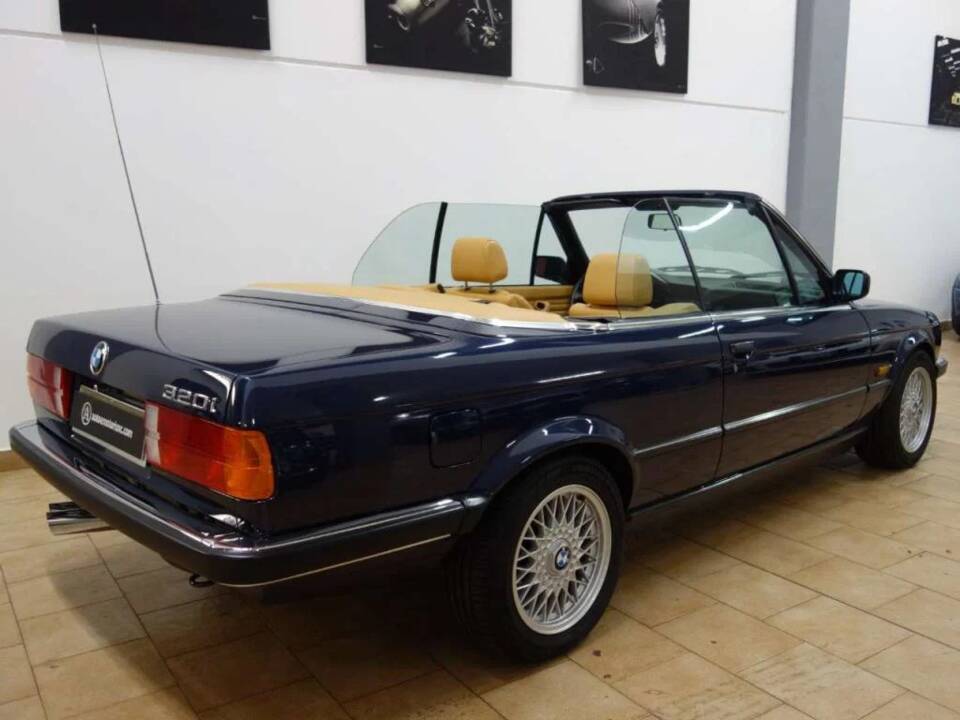 Bild 9/15 von BMW 320i (1988)