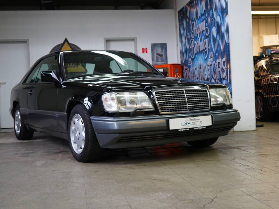 Bild 2/35 von Mercedes-Benz E 320 (1993)