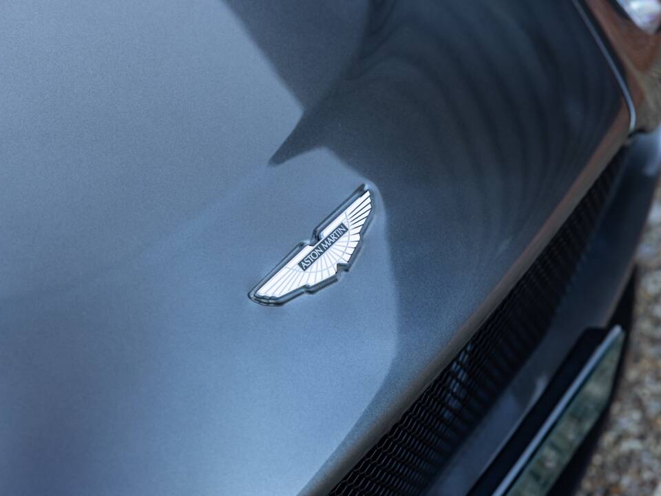 Image 13/53 of Aston Martin V12 Vantage AMR Roadster (2018)