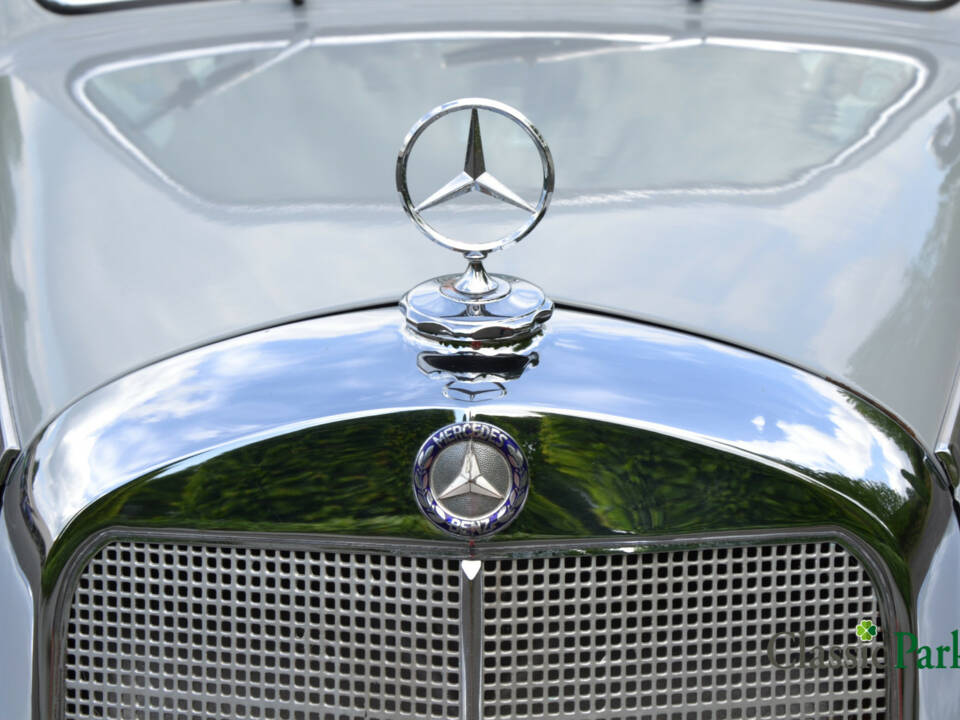 Image 15/50 of Mercedes-Benz 220 (1952)