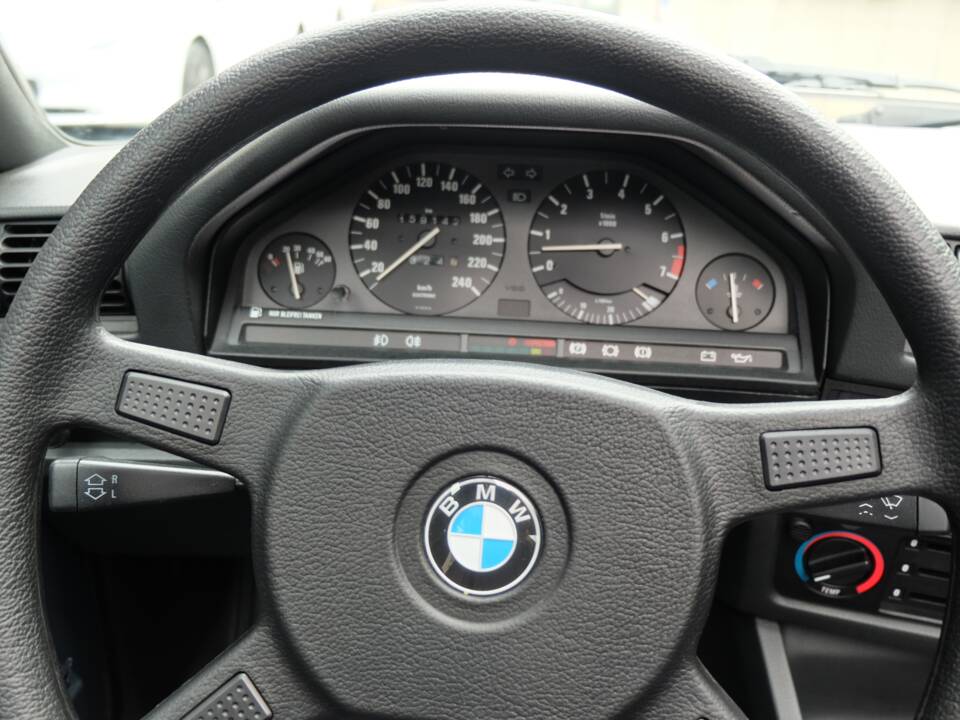 Bild 23/56 von BMW 325ix (1987)