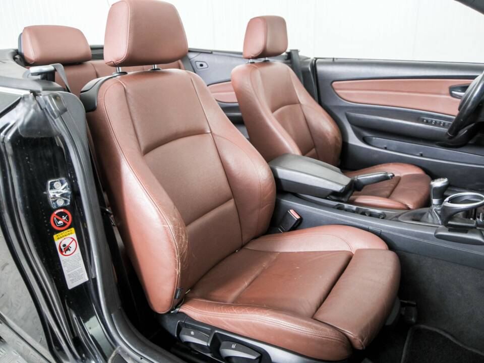 Image 33/50 de BMW 120i (2008)